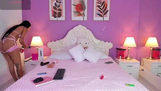 Snapshot of SamantaKane chatting on October 3, 3:36 am SamantaKane online show from October 3, 3:36 am