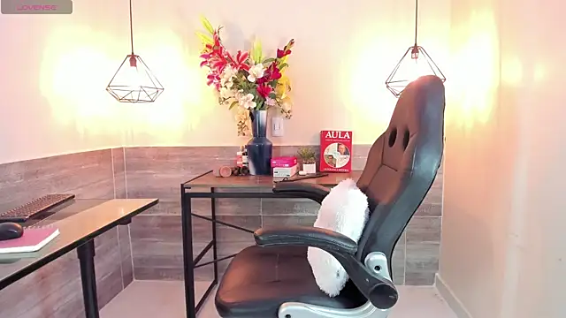 Snapshot of SamantaKane chatting on November 8, 3:39 am SamantaKane online show from November 8, 3:39 am