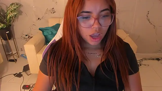 Snapshot of scarlett_enjoy1 chatting on September 14, 5:45 pm scarlett enjoy1 online show from September 14, 5:45 pm