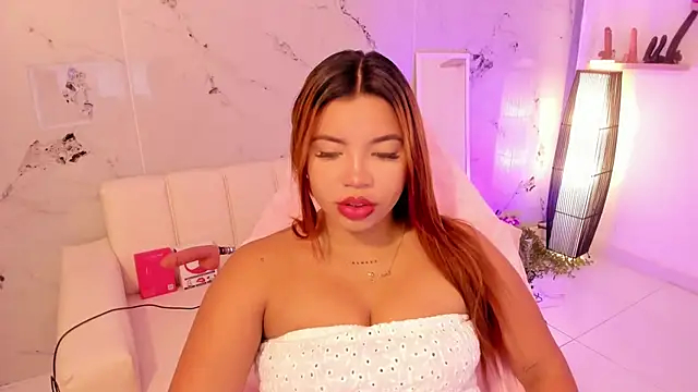 Snapshot of scarlett_enjoy1 chatting on November 8, 1:55 pm scarlett enjoy1 online show from November 8, 1:55 pm