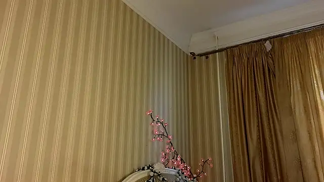 Snapshot of Juuulia_ chatting on May 18, 3:18 pm Juuulia online show from May 18, 3:18 pm