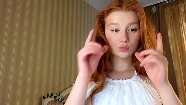 Snapshot of Juuulia_ chatting on June 12, 3:44 pm Juuulia online show from June 12, 3:44 pm
