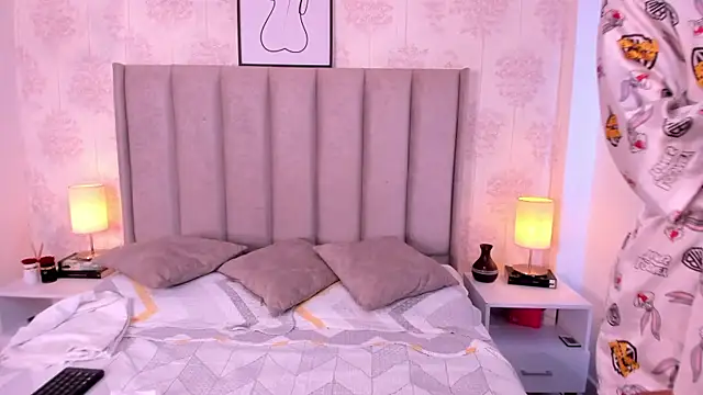 Snapshot of ShaynaHosk chatting on June 25, 7:40 pm ShaynaHosk online show from June 25, 7:40 pm