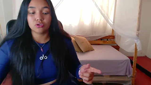 loreaniss online show from February 21, 8:43 pm