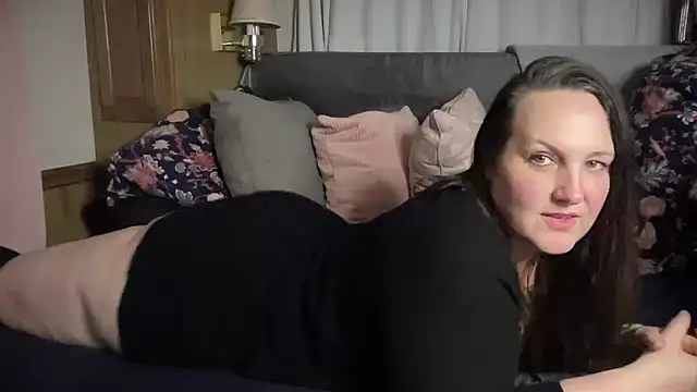 Snapshot of Just_Trudy chatting on November 30, 2:15 am Just Trudy online show from November 30, 2:15 am