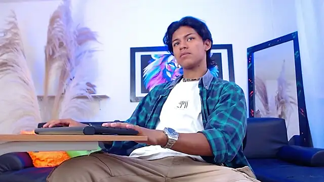 Snapshot of dreyk20 chatting on October 2, 1:51 pm dreyk20 online show from October 2, 1:51 pm