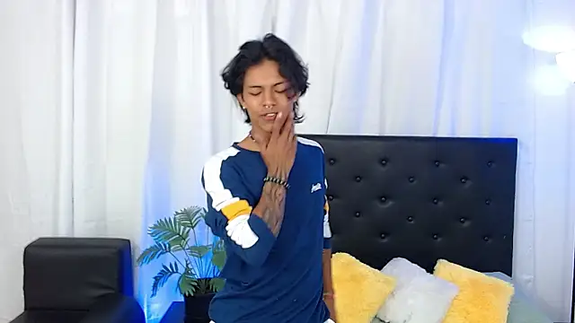 Snapshot of dreyk20 chatting on November 6, 2:40 pm dreyk20 online show from November 6, 2:40 pm