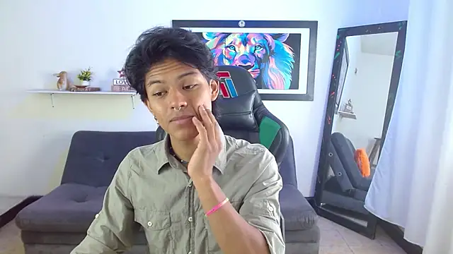 Snapshot of dreyk20 chatting on November 12, 1:44 pm dreyk20 online show from November 12, 1:44 pm