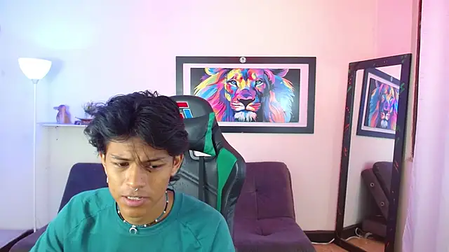 Snapshot of dreyk20 chatting on December 2, 2:45 pm dreyk20 online show from December 2, 2:45 pm