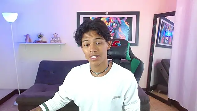 Snapshot of dreyk20 chatting on December 15, 2:10 pm dreyk20 online show from December 15, 2:10 pm