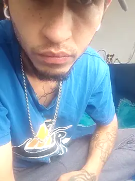 Snapshot of Tattoboy19cm chatting on September 21, 8:43 pm Tattoboy19cm online show from September 21, 8:43 pm