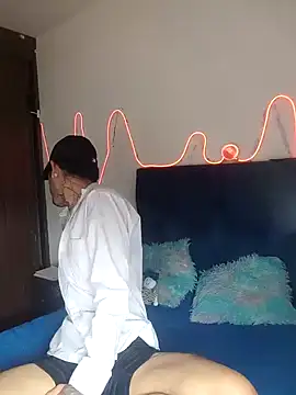 Snapshot of Tattoboy19cm chatting on September 30, 3:06 pm Tattoboy19cm online show from September 30, 3:06 pm