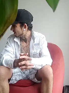 Snapshot of Tattoboy19cm chatting on October 4, 3:21 pm Tattoboy19cm online show from October 4, 3:21 pm