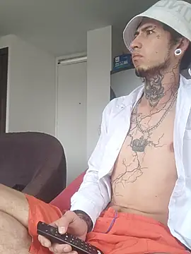 Snapshot of Tattoboy19cm chatting on October 10, 3:11 pm Tattoboy19cm online show from October 10, 3:11 pm