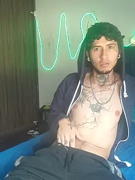 Snapshot of Tattoboy19cm chatting on October 12, 9:25 pm Tattoboy19cm online show from October 12, 9:25 pm