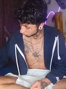 Snapshot of Tattoboy19cm chatting on October 26, 3:12 am Tattoboy19cm online show from October 26, 3:12 am