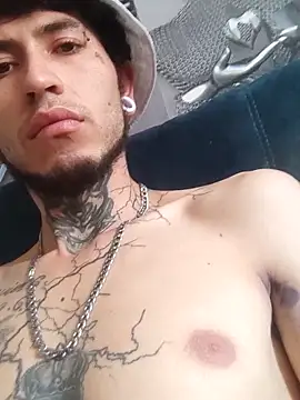 Snapshot of Tattoboy19cm chatting on October 28, 2:20 pm Tattoboy19cm online show from October 28, 2:20 pm