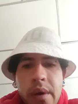 Snapshot of Tattoboy19cm chatting on November 7, 3:12 pm Tattoboy19cm online show from November 7, 3:12 pm