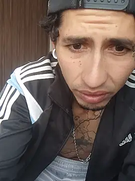 Snapshot of Tattoboy19cm chatting on November 23, 7:02 pm Tattoboy19cm online show from November 23, 7:02 pm