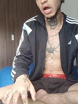 Snapshot of Tattoboy19cm chatting on November 26, 5:47 pm Tattoboy19cm online show from November 26, 5:47 pm