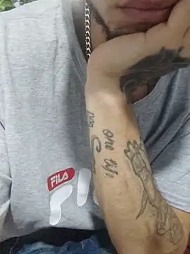 Snapshot of Tattoboy19cm chatting on December 4, 3:16 am Tattoboy19cm online show from December 4, 3:16 am