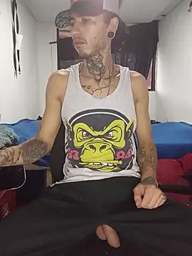 Snapshot of Tattoboy19cm chatting on June 3, 8:25 pm Tattoboy19cm online show from June 3, 8:25 pm