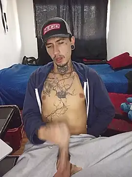 Snapshot of Tattoboy19cm chatting on June 5, 9:09 pm Tattoboy19cm online show from June 5, 9:09 pm