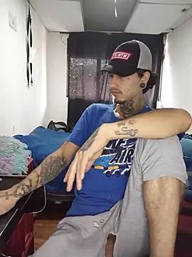 Snapshot of Tattoboy19cm chatting on June 6, 7:29 pm Tattoboy19cm online show from June 6, 7:29 pm