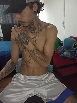 Snapshot of Tattoboy19cm chatting on June 9, 9:04 pm Tattoboy19cm online show from June 9, 9:04 pm