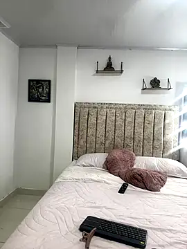 Snapshot of EmiilyEvans_ chatting on November 7, 10:32 pm EmiilyEvans online show from November 7, 10:32 pm