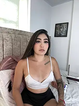 EmiilyEvans  online show from July 25, 8:39 pm