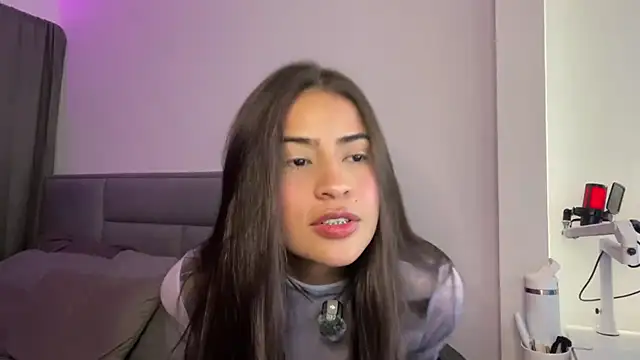 Snapshot of lexie_gray2 chatting on March 19, 3:10 am lexie gray2 online show from March 19, 3:10 am