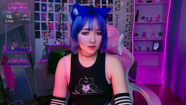 Snapshot of Ketrin_Jones chatting on June 14, 6:37 am Ketrin Jones online show from June 14, 6:37 am
