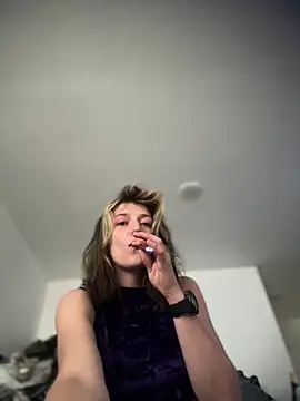 Snapshot of MrsSizzle chatting on October 18, 8:09 pm MrsSizzle online show from October 18, 8:09 pm