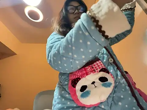 Snapshot of xena0501 chatting on November 27, 6:43 pm xena0501 online show from November 27, 6:43 pm