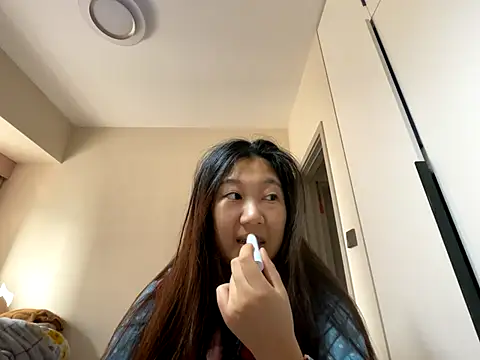 xena0501 online show from December 18, 6:52 am