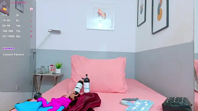 cutepetitee online show from September 20, 7:48 pm