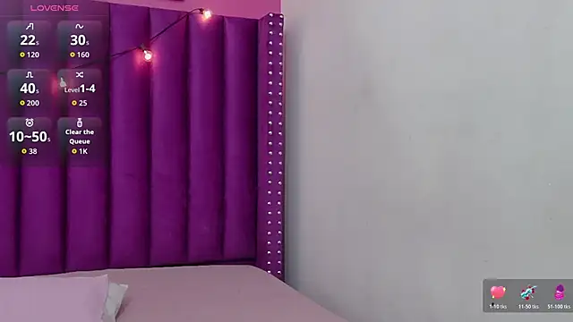 cutepetitee online show from October 27, 7:18 pm