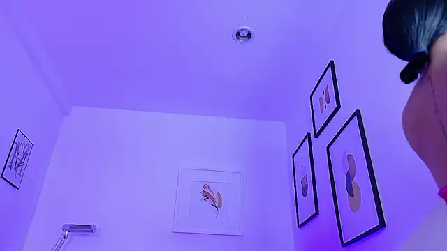 cutepetitee online show from April 27, 7:56 pm