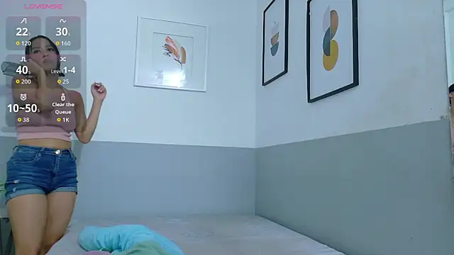 cutepetitee online show from June 5, 7:30 pm