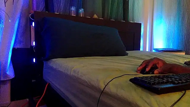 Snapshot of hgngoverlook chatting on November 27, 10:39 am hgngoverlook online show from November 27, 10:39 am