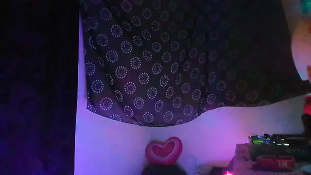 Snapshot of DjDiCKmannOnE chatting on July 21, 8:33 pm DjDiCKmannOnE online show from July 21, 8:33 pm