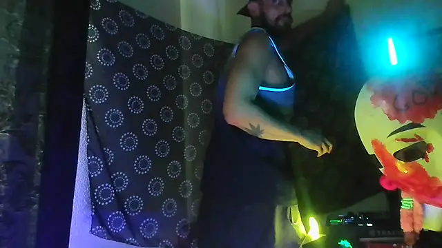 Snapshot of DjDiCKmannOnE chatting on July 26, 11:28 am DjDiCKmannOnE online show from July 26, 11:28 am