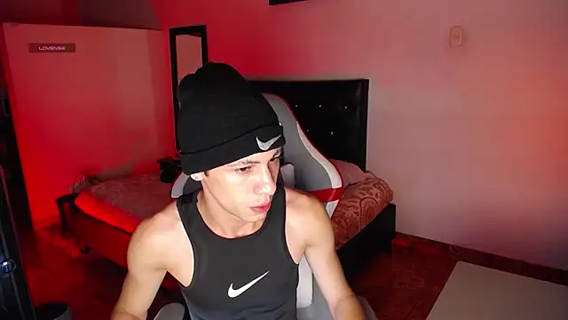 Snapshot of santiago_cutex chatting on June 4, 11:38 am santiago cutex online show from June 4, 11:38 am