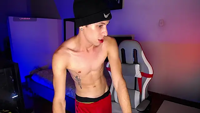 Snapshot of santiago_cutex chatting on June 7, 3:10 am santiago cutex online show from June 7, 3:10 am