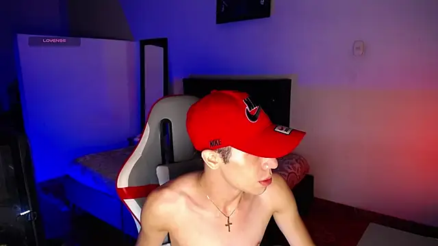 Snapshot of santiago_cutex chatting on June 9, 1:34 pm santiago cutex online show from June 9, 1:34 pm