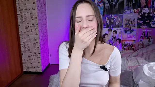 LucyRose3 online show from November 18, 4:28 am