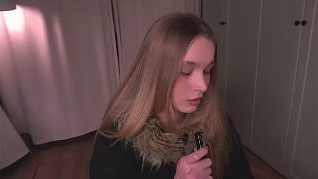 lisa schiele online show from March 13, 8:15 pm