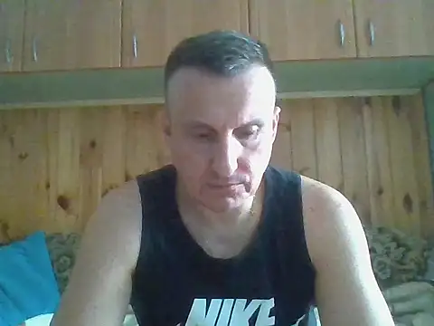 Snapshot of Maksymilian1 chatting on November 15, 9:28 am Maksymilian1 online show from November 15, 9:28 am