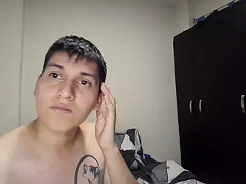 Snapshot of Andbry chatting on October 24, 1:03 am Andbry online show from October 24, 1:03 am